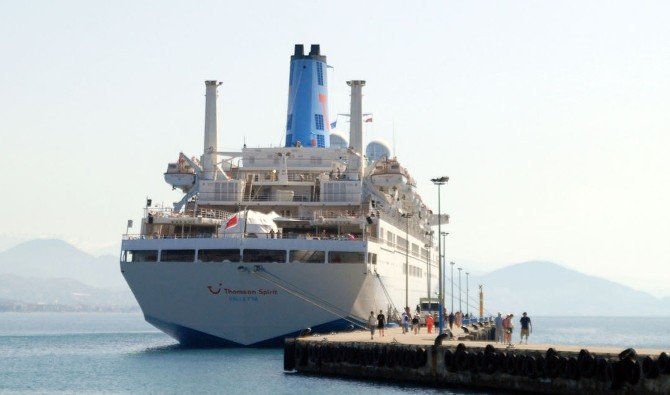 İngiliz Gemisi Bin 184 Turist, 496 Mürettebatıyla Alanya’da