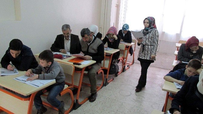 Suriyeli Mültecilerden Türkçe Dil Eğitimine Büyük İlgi