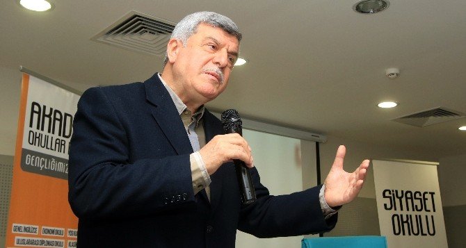 AK Parti Genel Başkan Yardımcısı Eker, Gençlere Siyaseti Anlattı