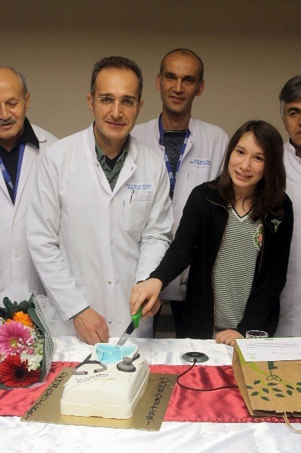 Tıp Bayramı’nı Pasta Keserek Kutladılar