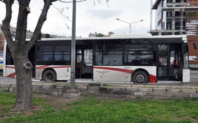 İzmir’de Otobüste Bomba Paniği