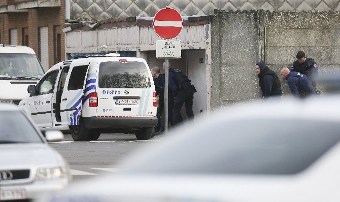 Brüksel’de Terör Operasyonu: 3 Polis Yaralı