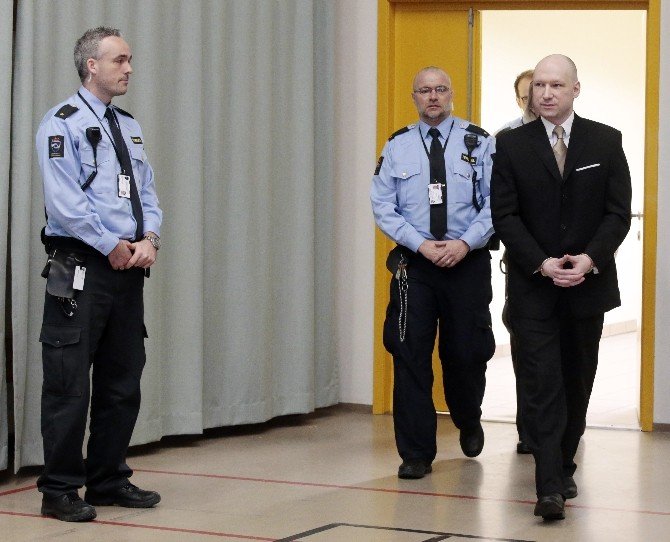 Norveçli Seri Katil Mahkemede Nazi Selamı Verdi