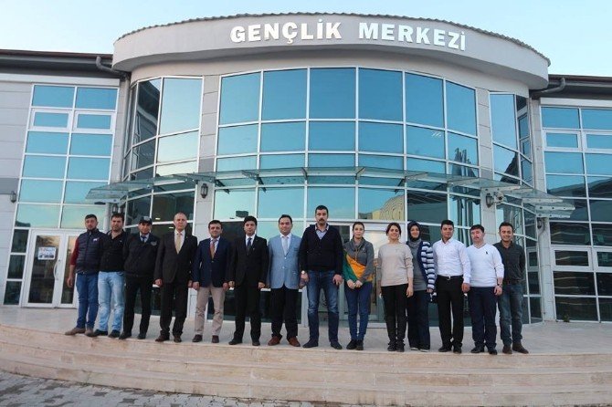 Genel Müdür Yardımcısı Emre Topoğlu’dan Gençlik Merkezine Ziyaret