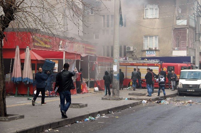 Yasaklı Mahallede Çatışmalar Şiddetlendi: 3’ü Polis 6 Yaralı