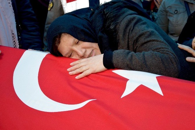 Ankara’daki Patlamada Hayatını Kaybeden Elif Gizem Akkaya Memleketi Giresun’da Toprağa Verildi