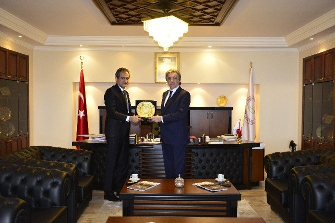 Türkiye Bilimler Akademisi Üyesi Ve Türkiye Sağlık Enstitüleri Başkanı Prof. Dr. H. Fahrettin Keleştemur BEÜ’ye Ziyaret Gerçekleştirdi