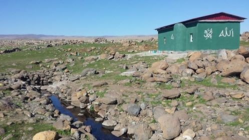 Viranşehir Diyarbakır Yol Özerin De Bulunan Kania Reş’e Hayırsever Bir Vatandaş Mescid Yaptı