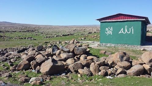 Viranşehir Diyarbakır Yol Özerin De Bulunan Kania Reş’e Hayırsever Bir Vatandaş Mescid Yaptı