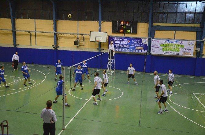 Bozüyük Belediyesi Kurumlar Arası Voleybol Turnuvası Başladı