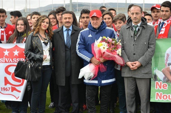 CÜ Vakfı Koleji, Medicana Sivasspor’u Ziyaret Etti