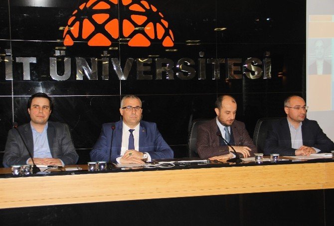 Hitit Üniversitesi’nden ‘Yeni Anayasa Ve Başkanlık Sistemi’ Paneli