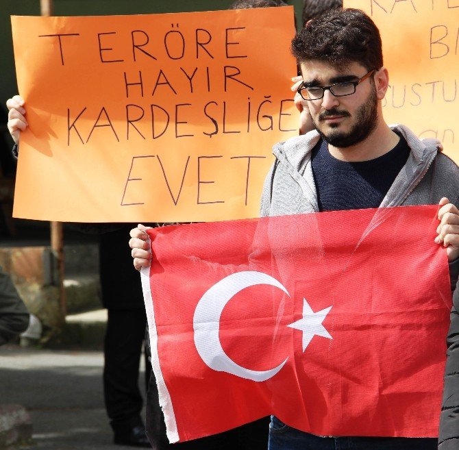 Tıp Öğrencileri Ankara Saldırısını Protesto Etti