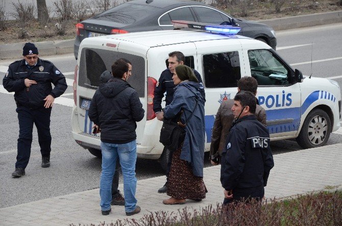 Şüpheli Otostopçu Kadın, Polis Ekiplerini Alarma Geçirdi