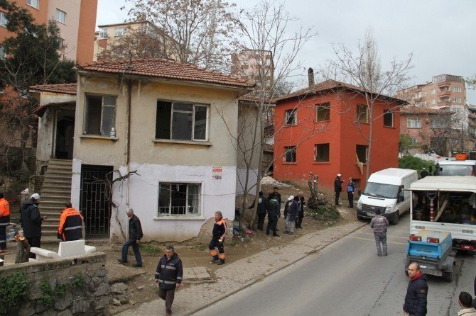 Karlıktepe Mahallesi’nde Metruk Binalar Yıkıldı