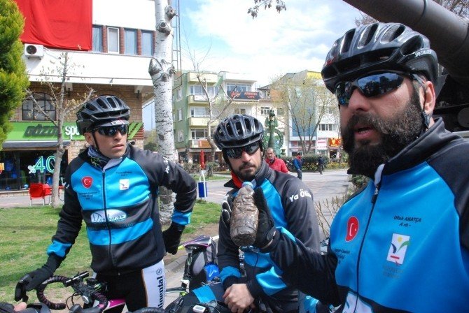 Bisikletçiler Manavgat’tan Çanakkale Şehitlerine Toprak Getirdi