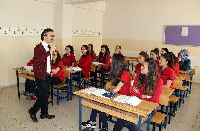 Nevşehirli Öğretmen İstiklal Marşı’na Klip Çekti