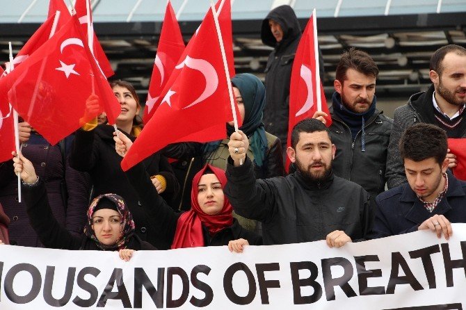 OMÜ’de Üç Dilde ’Ankara’ Protestosu