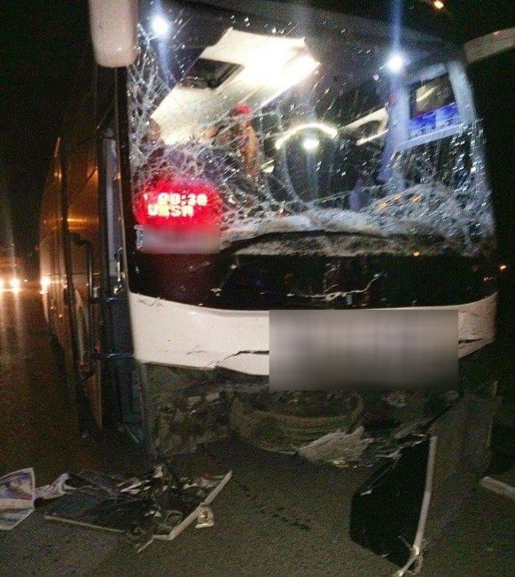 Yolcu Otobüsü İle Kamyonet Çarpıştı: 1 Ölü