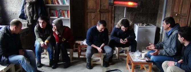 Bitlisli Gençler Tarihi Binada Sanatla Buluşuyor