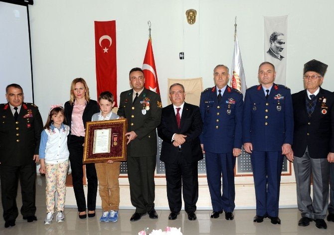 Gazi Katrancı’ya "Devlet Övünç Madalyası" Verildi