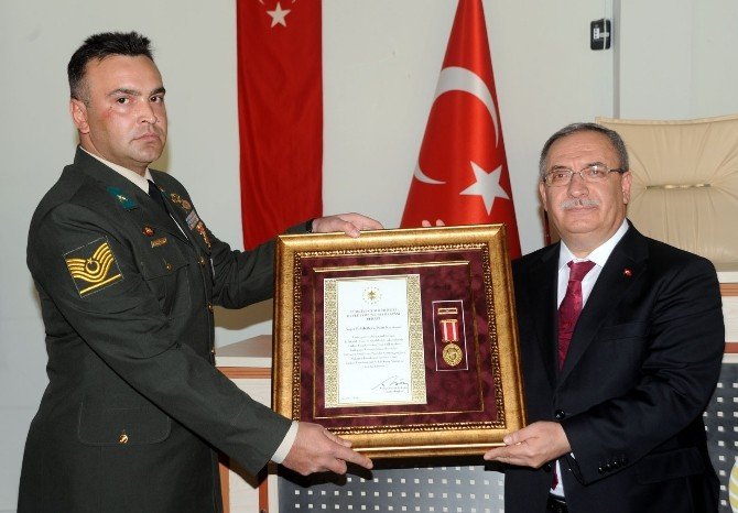 Gazi Katrancı’ya "Devlet Övünç Madalyası" Verildi