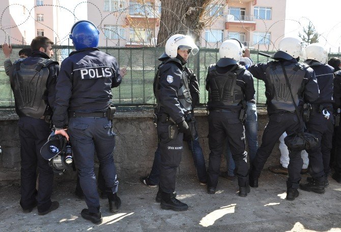 HDP’liler DBP Eş Genel Başkanı Yüksek’in Gözaltına Alınmasını Protesto Etti