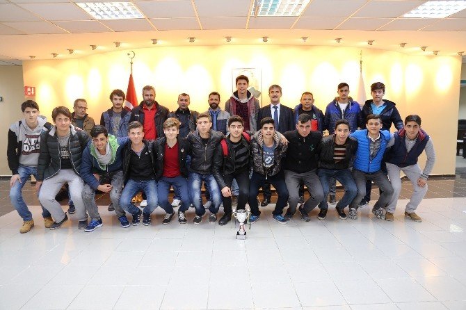 Başkan Şirin U17 Futbol Takımı’na Başarılar Diledi