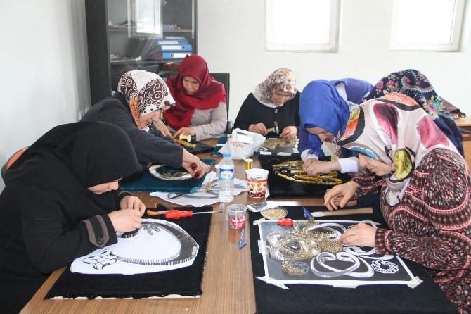 Osmanlı Sanatı Kadın Eliyle Gün Yüzüne Çıkıyor