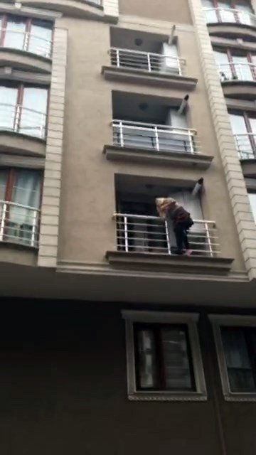 (Özal Haber) Koca Şiddetinden Kurtulmak İçin Balkondan Balkona Atladı
