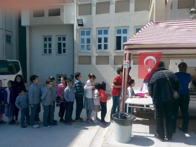 TOKİ Recep Tayyip Erdoğan Okulu’nda Şehitler Ruhuna Lokma Döktürüldü