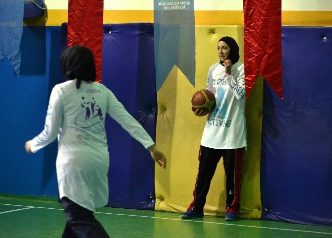 Başörtülü Basketbolcu Kaljo: “Her Ülkede Başörtülü Basketbol Oynama İzni Tanınmalı”
