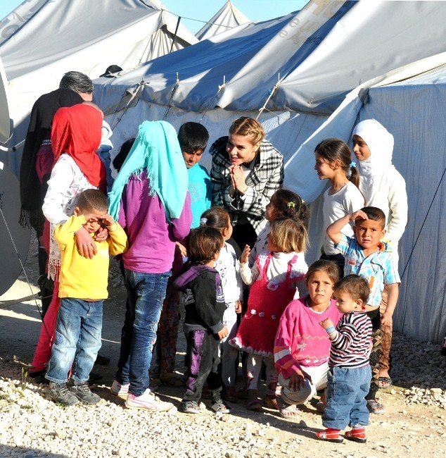 Gülben Ergen Çadır Kentte Mülteci Çocuklarla Buluştu