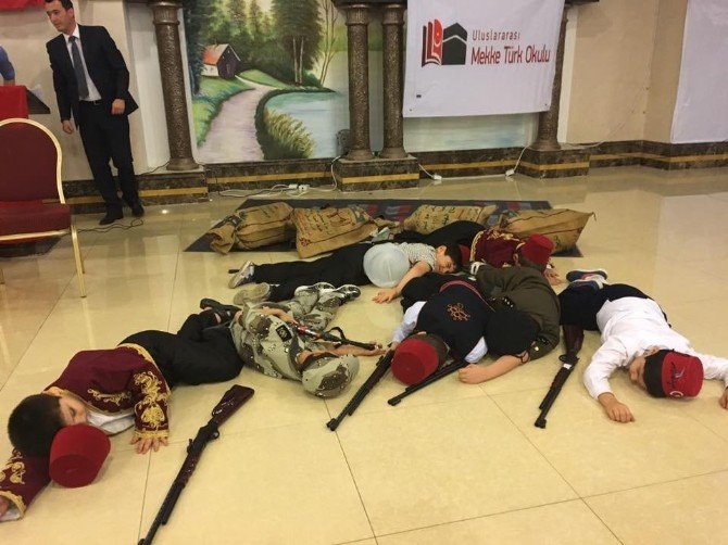 Mekke’de Türk Öğrencilerden Çanakkale Zaferi Ve Şehitler Günü Programı