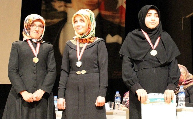 Kütahya’da Kız Öğrenciler Arası Kur’an-ı Kerim’i Güzel Okuma Yarışması
