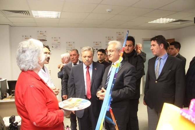 Erzincan’da 60 Yaş Üzeri Vatandaşlara Resim Kursu Açıldı