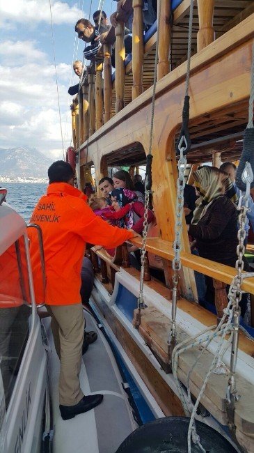 Antalya’da Tekne Faciası Son Anda Önlendi