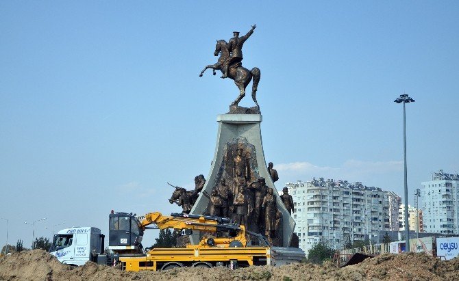 Atatürk Heykeli Antalyaspor Kavşağında