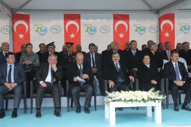 Bakan Eroğlu CHP’li Belediyelere Yüklendi