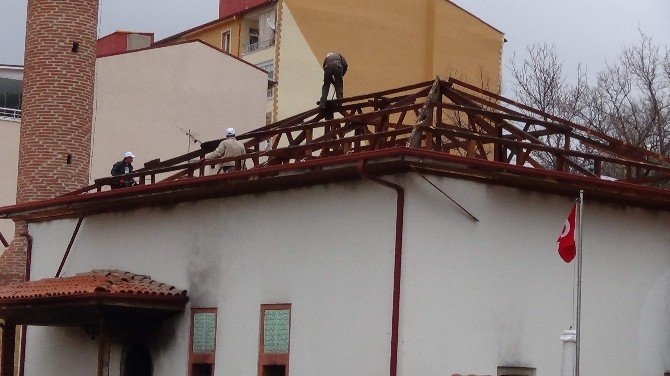 Yozgat’ta Yanan Şeyh Hacı Ahmet Efendi Camii’nde Restorasyon Çalışmaları Başladı