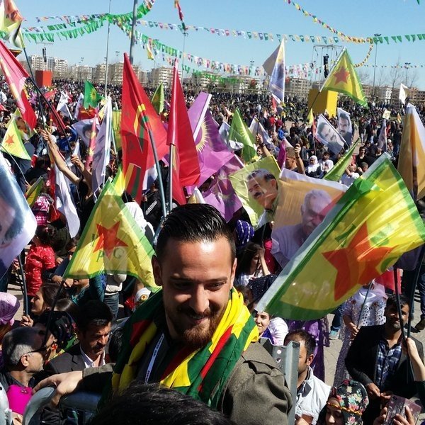 Amed Sporlu Deniz Naki, Peşmerge Kıyafeti İle Nevruz’a Katıldı