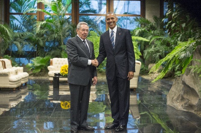 Obama, Küba Devlet Başkanı Raul Castro İle Görüştü