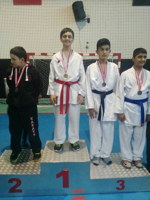 Adana Karate Şampiyonu Erkan Koleji’nden