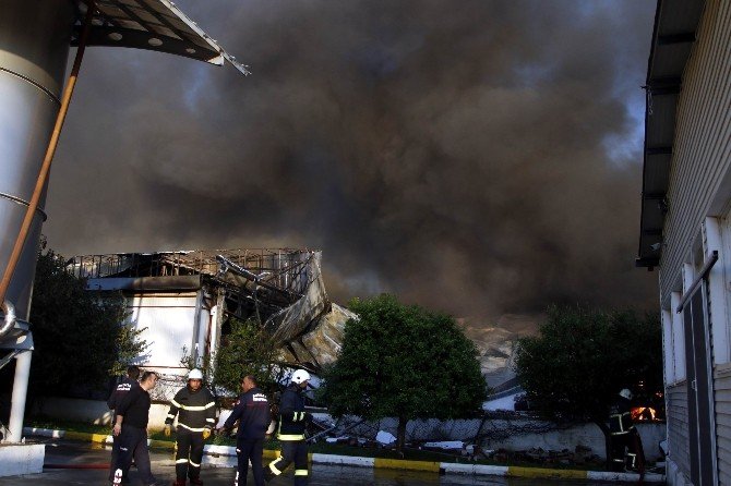 Antalya’da Boya Fabrikasındaki Korkutan Yangın