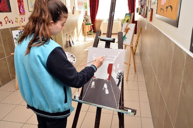 Öğrenciler Okullarını Sanat Sokağına Çevirdi
