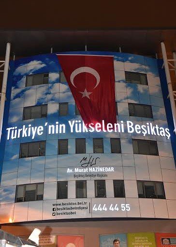 Beşiktaş Teröre Karşı Bayraklarla Ve Pankartlarla Donatıldı