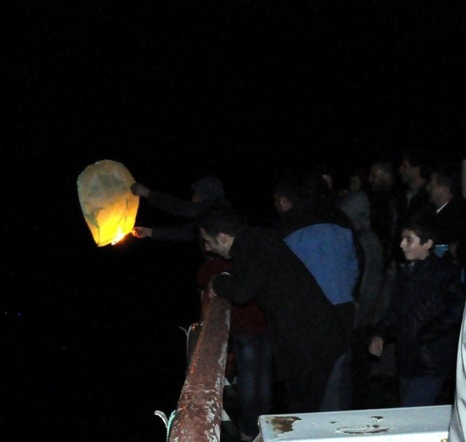 Bitlisliler Nevruz’u Vangölü Üzerinde Halay Çekerek Kutladı