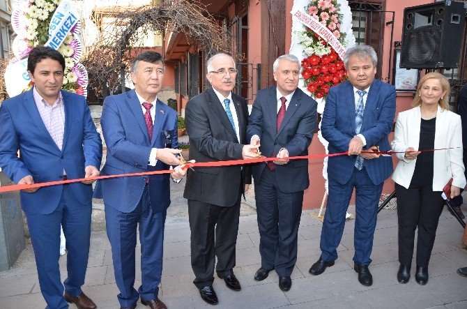 Anadolu Üniversitesi’nde Türk Dünyası Araştırma Merkezi Açıldı