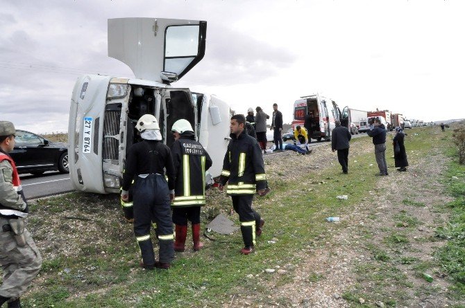 Gaziantep’te Minibüs Devrildi: 2’si Ağır, 4 Yaralı