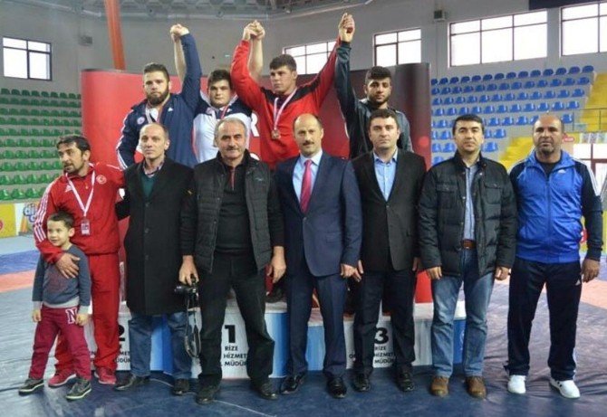 İBB’nin Genç Güreşçileri Türkiye İkincisi Oldu